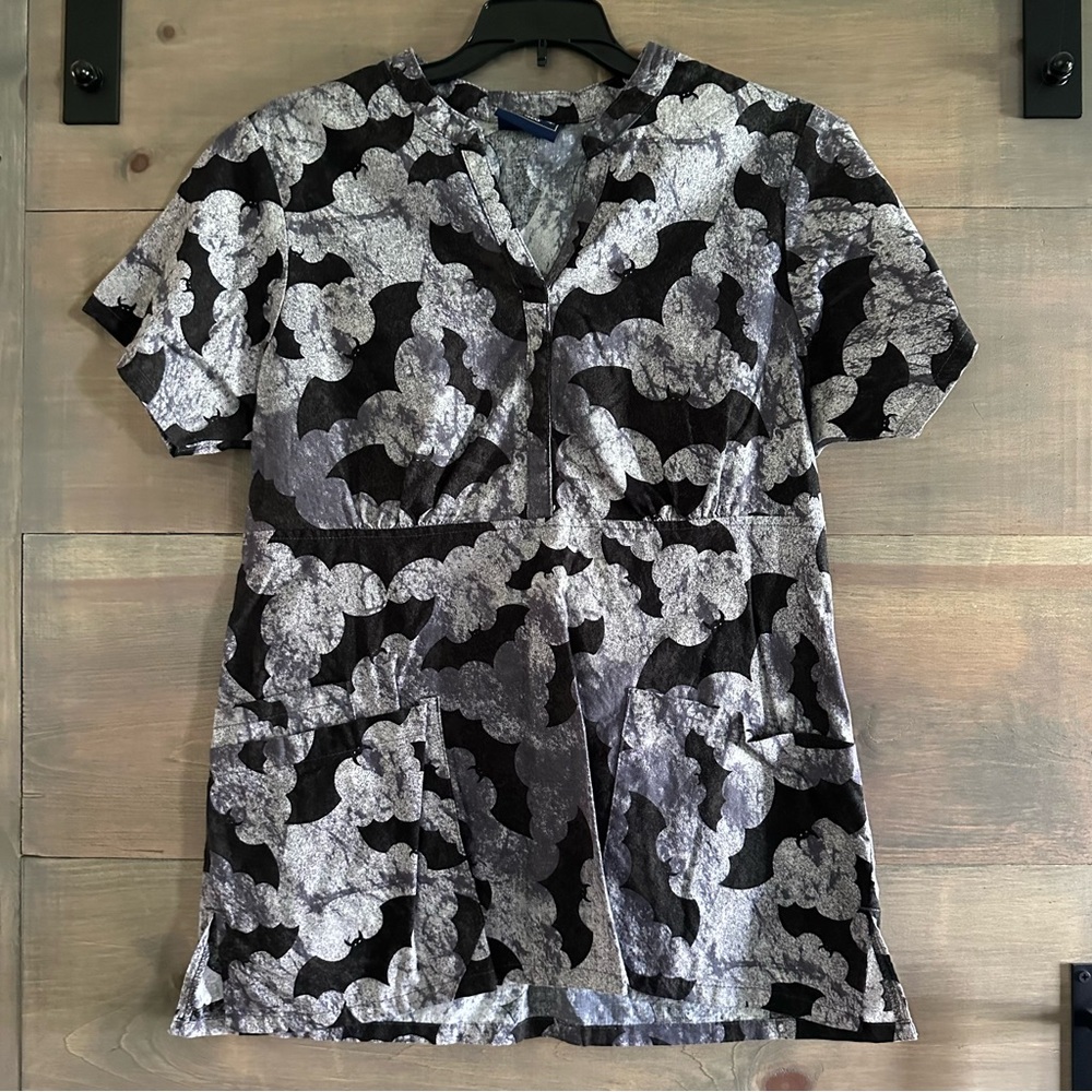 Women’s scrub top Halloween size Medium